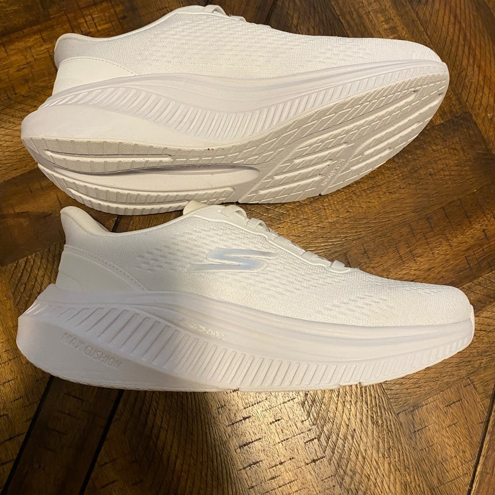 Skechers 8.5 Go Walk max cushioning sneakers - Picture 2 of 8